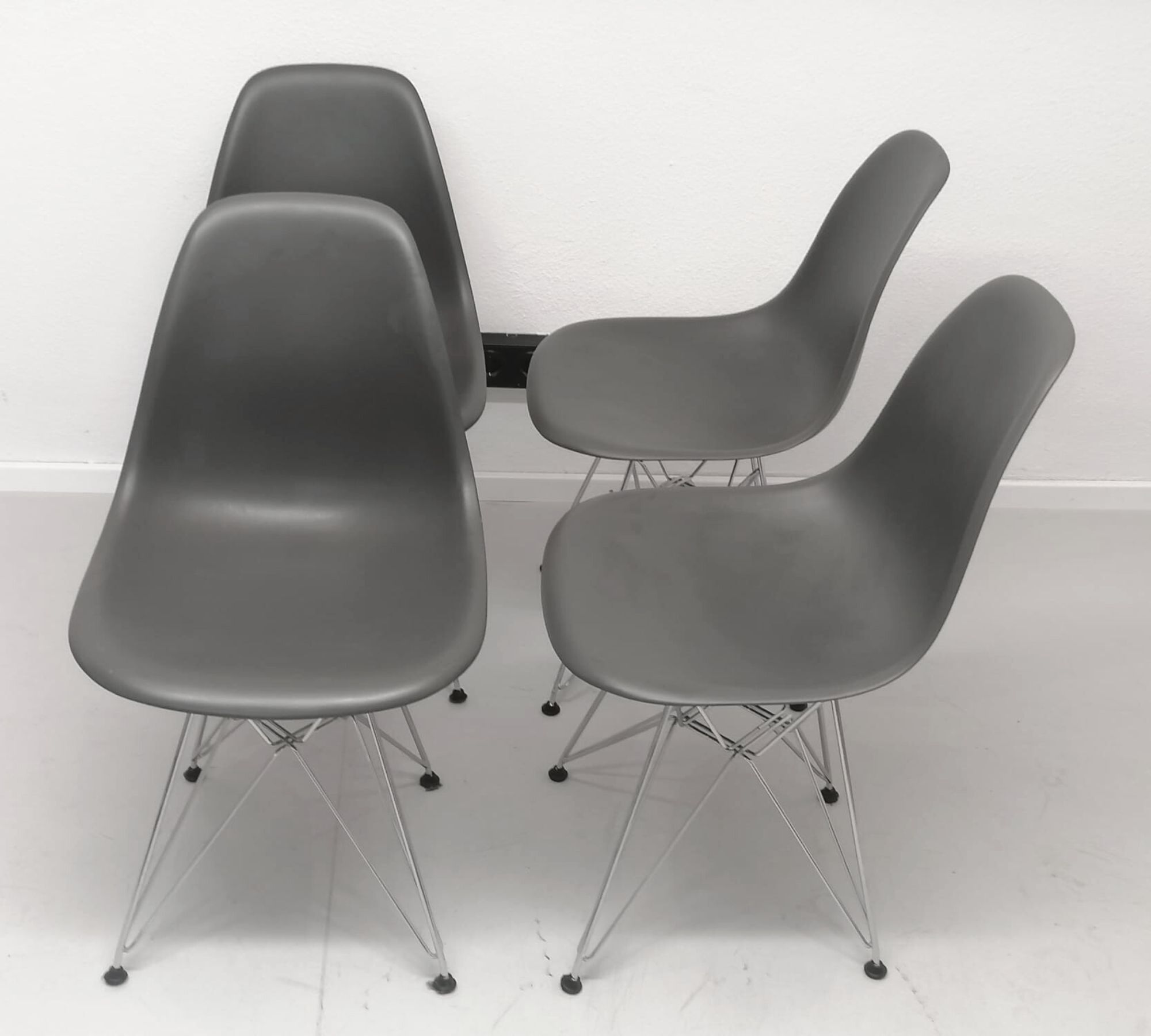 4x Eames DSR Plastic Side Chair Grau 
