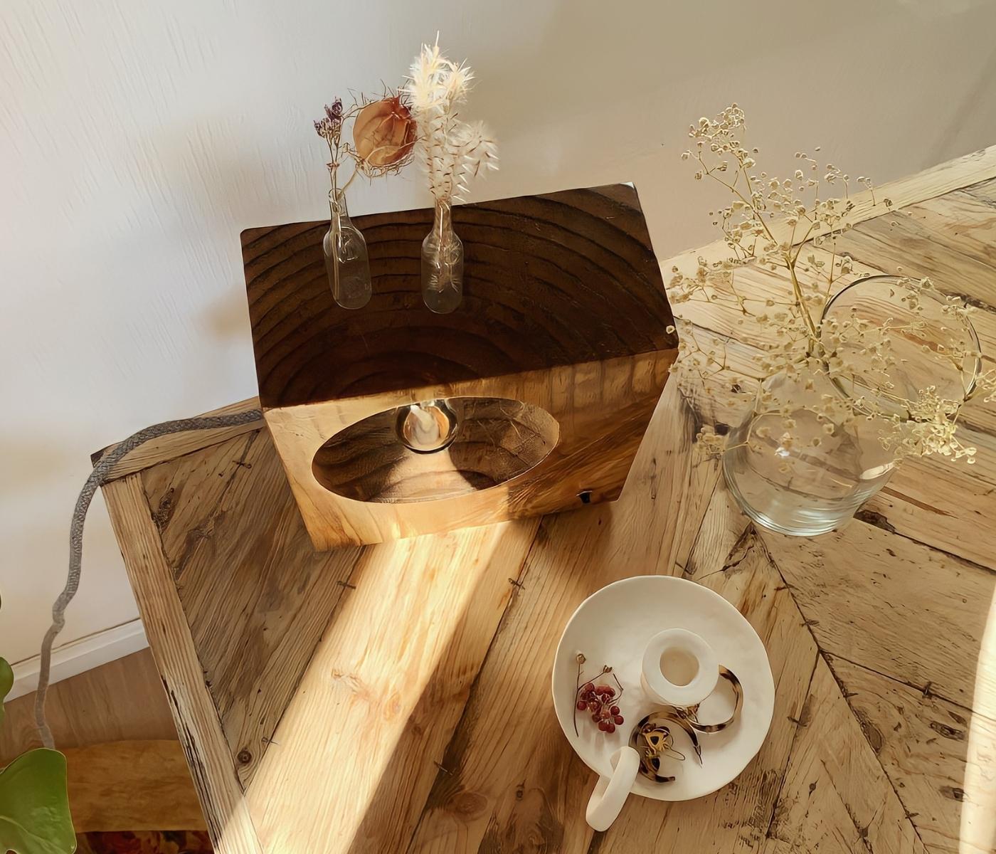 Tischlampe aus Recycling-Holz