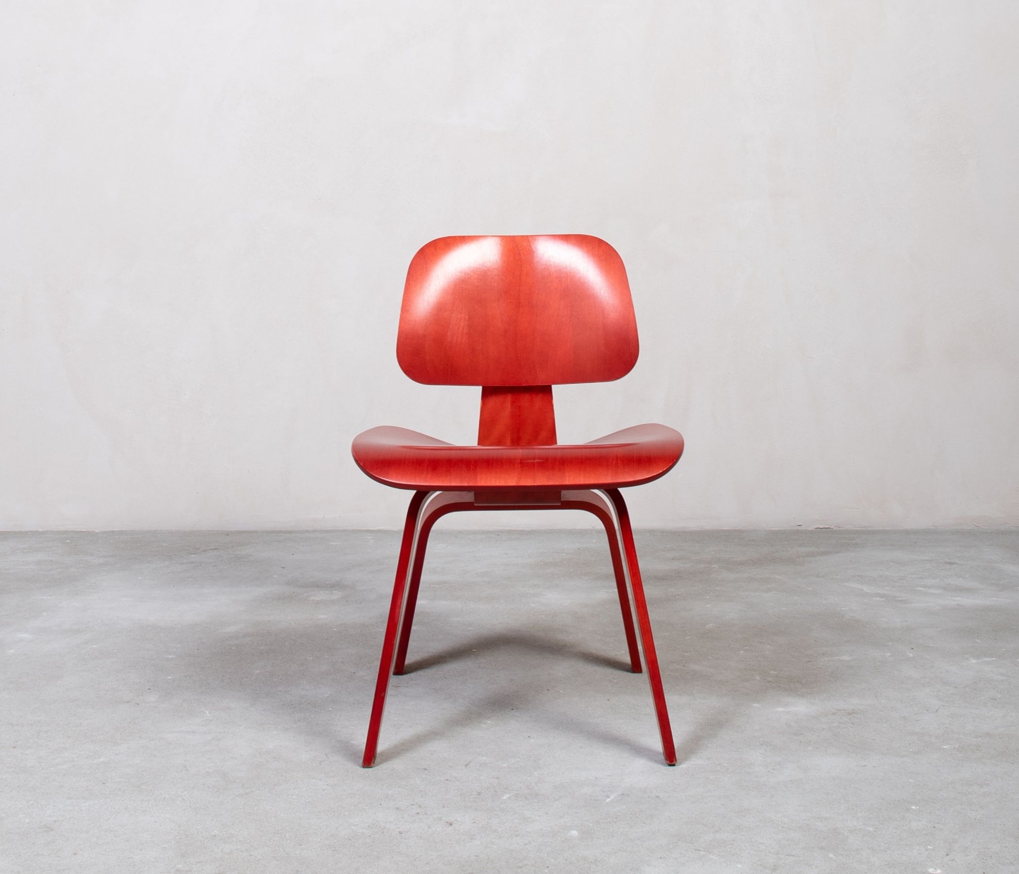 Herman Miller Eames DCW Chair Rot