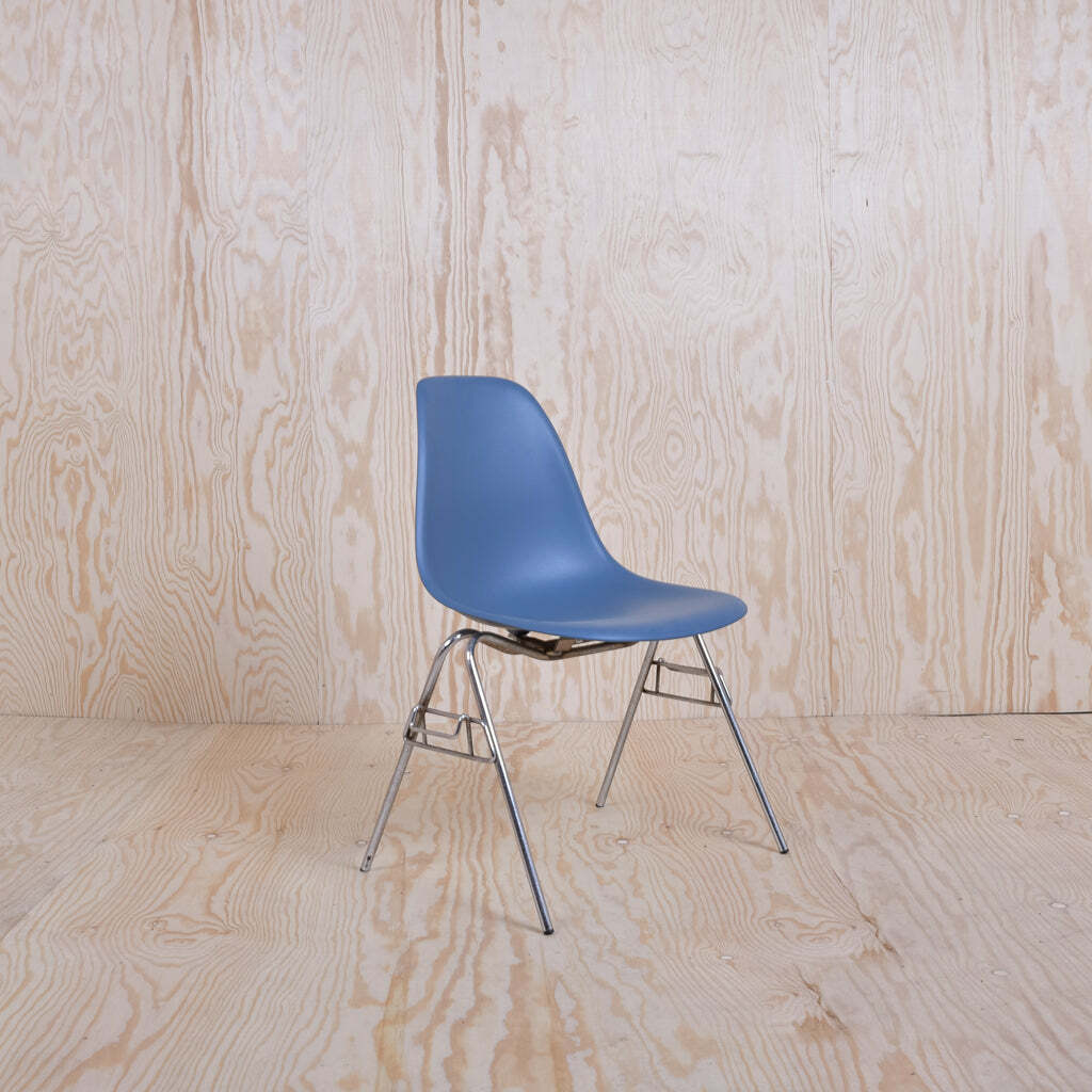 Eames DSS Plastic Side Chair Blau 3