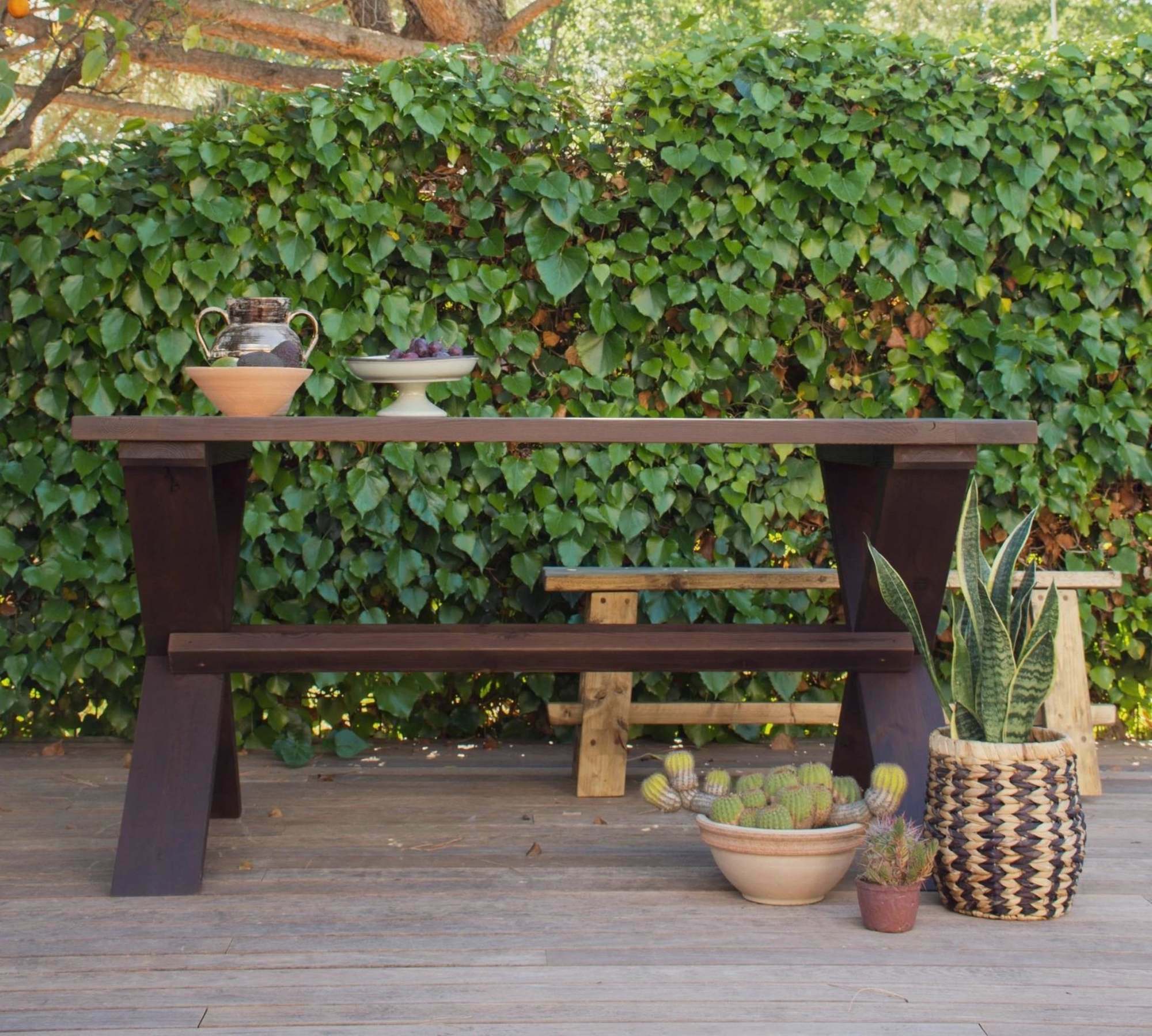 Gartentisch aus massivem Pinienholz   2