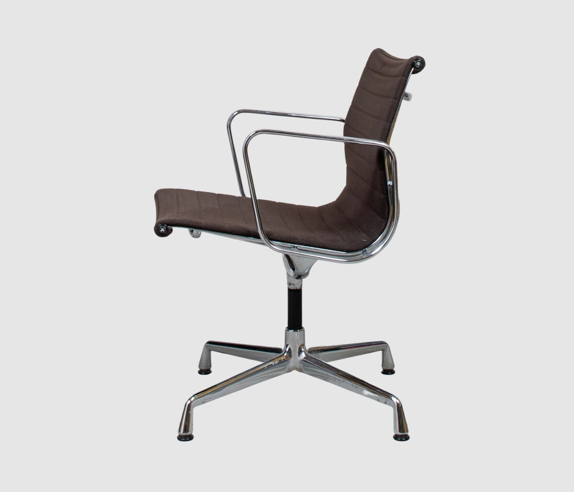 Vitra EA 108 Aluminum Chair in Braun 0